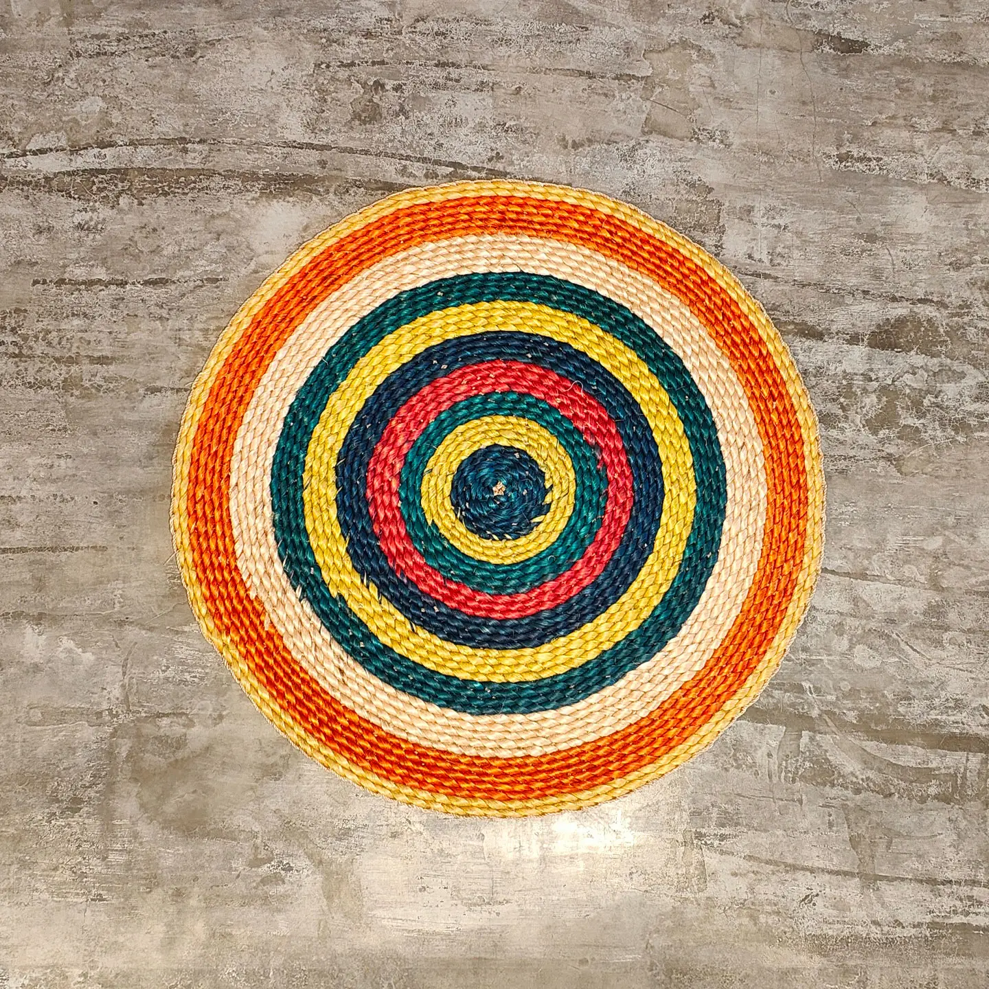 Medium Round Abaca Entrada Mat | Multicolor - Image 3